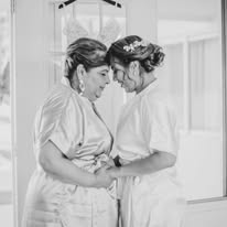 Momento emotivo previo a una boda